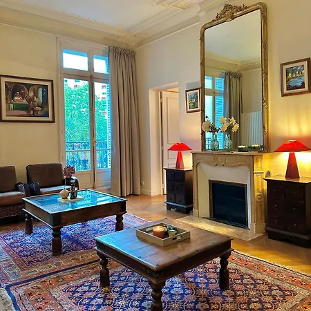 Champs Elysee Prestige Paris